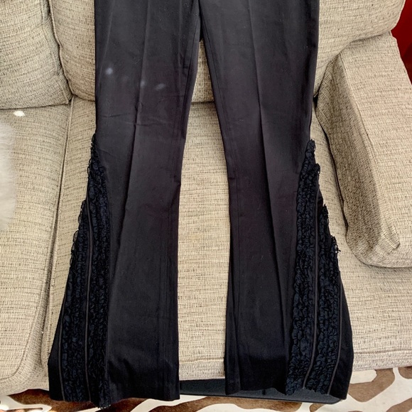 CACHE BLACK SATEEN TUXEDO PANTS WITH FRONT ZIP AND TUXEDO RUFFLE ON LEGS. W- 0. - Picture 11 of 11
